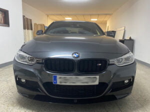 Vista delantera de BMW 320D