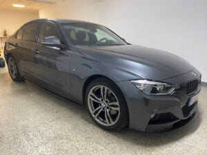 Vista delantera derecha de BMW 320D